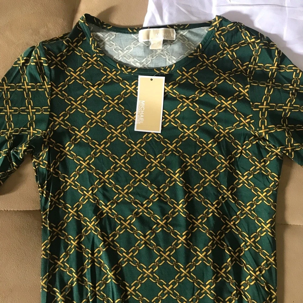 New Michael Kors Green Chain tee shirt pullover